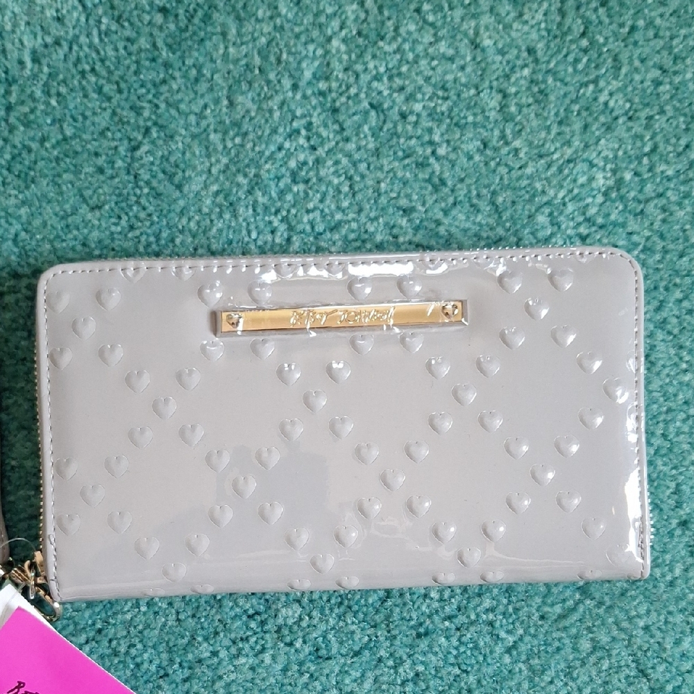 Betsey Johnson Lg Grey Wallet With Heart Puff Detailing NWT